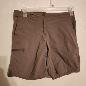 L.L. Bean Women's Water-Repellent Comfort Trail 8" Shorts Mid-Rise Sz 10 (spot)